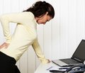 Офисные работники, не удовлетворенные   своей работой, чаще испытывают боли в спине